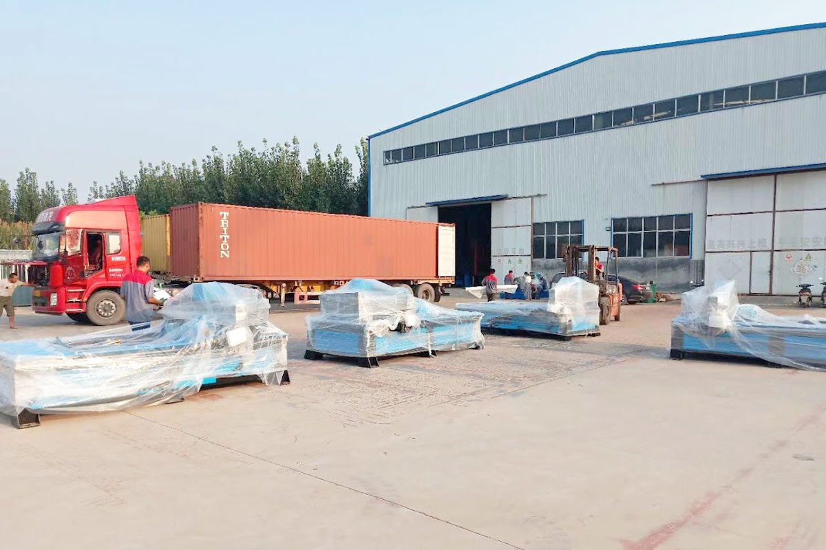 EilangCNC ships many sets of CNC machines every day