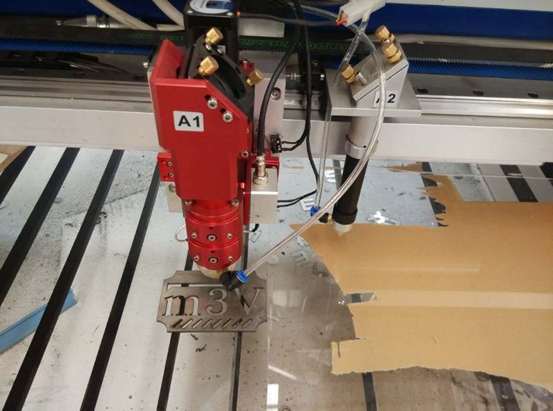 Laser cutting machine photo 1