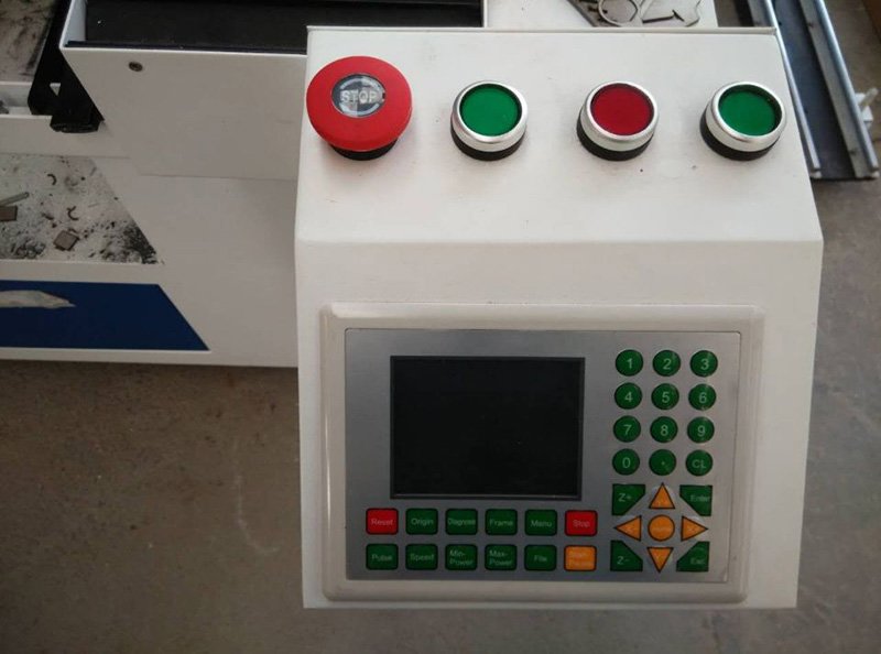 Laser cutting machine photo 2