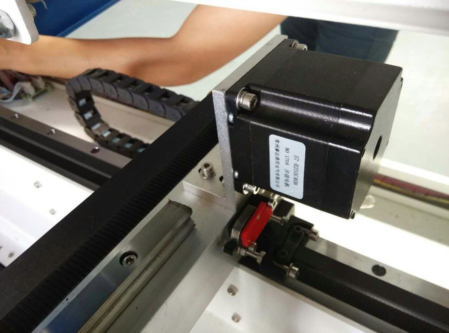 CO2 laser cutting machine motors