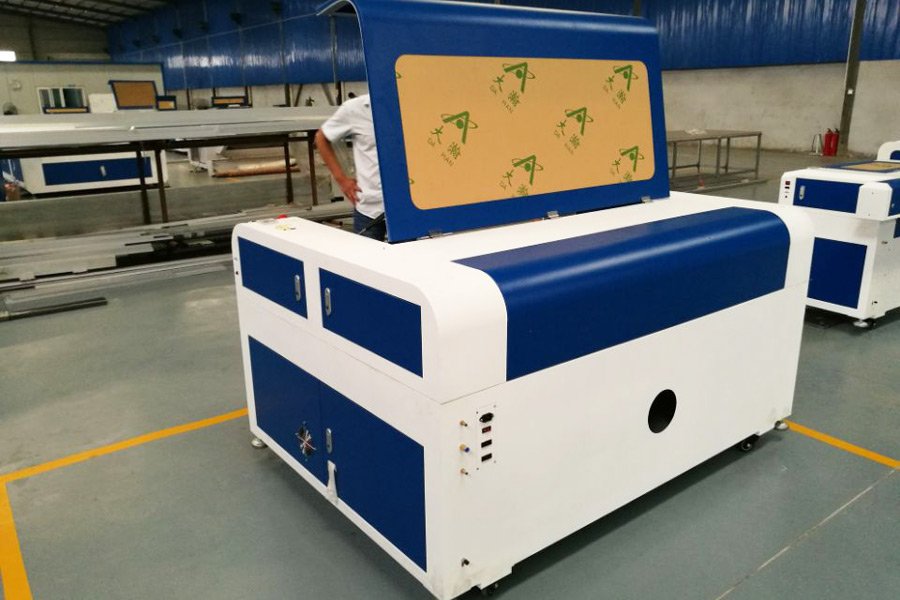 Versign CNC Co2 laser cutting machine back side view
