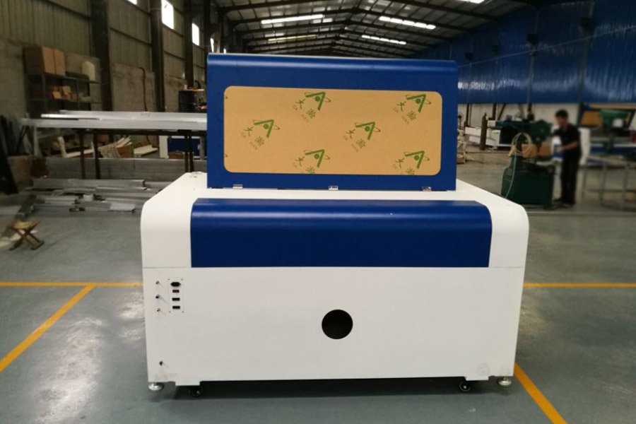 Versign CNC CO2 laser cutting machine with cover