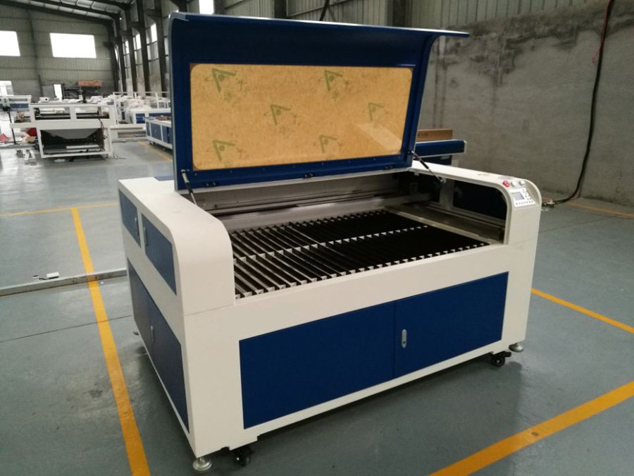 Versign CNC CO2 laser cutting machine front view