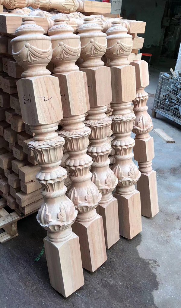 Versign CNC Auto feeding wood lathe making stair legs in bunk